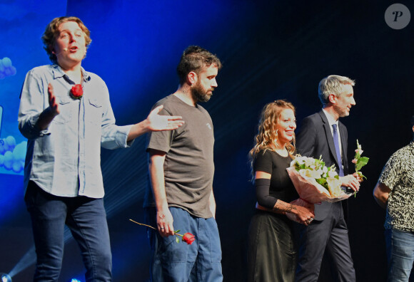 Les humoristes Alex Vizorek, Aymeric Lompret, Doully et Guillaume Meurice sur Scène lors de la 24ème édition des ANDAIN'RIES, Festival d'humour de Bagnoles de l'Orne en Normandie, France, le 10 Avril 2024. © Bertrand Rindoff / Bestimage