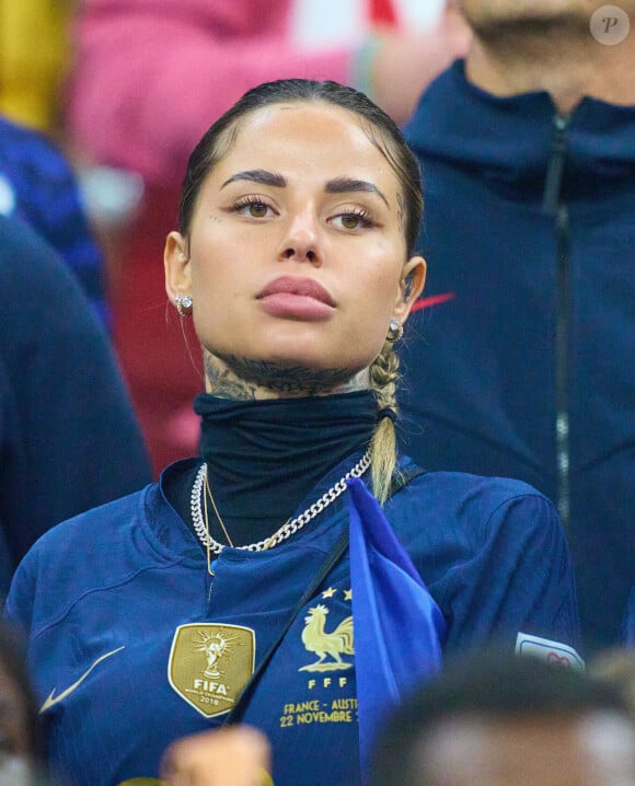 Quand à Zoe Cristofoli, elle n'aura d'yeux que pour Théo Hernandez
Zoe Cristofoli, la petite amie de Theo Hernandez, ans les tribunes lors du match de quart de finale de la Coupe du monde de la FIFA, Qatar 2022. Photo par ddp images/star-images/ABACAPRESS.COM