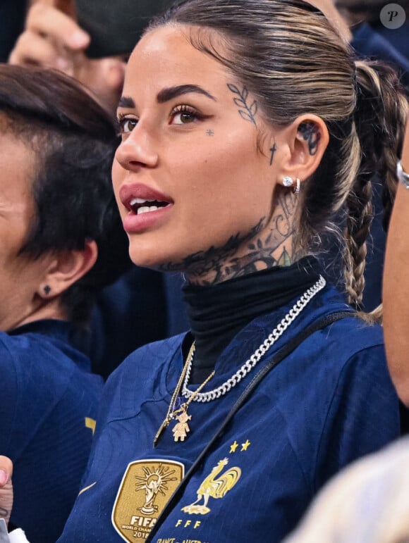 Zoe Cristofoli, épouse de Theo Hernandez (France) dans les tribunes avant le match de quart de finale de la Coupe du Monde de la FIFA, Qatar 2022, entre l'Angleterre et la France au stade Al Bayt, le 10 décembre 2022 à Al Khor, au Qatar. Photo par Baptiste Fernandez/Icon Sport/ABACAPRESS.COM