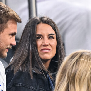 Erika Choperena, épouse d'Antoine Griezmann (France) dans les tribunes avant le match de quart de finale de la Coupe du Monde de la FIFA, Qatar 2022, entre l'Angleterre et la France au stade Al Bayt, le 10 décembre 2022 à Al Khor, au Qatar. (Photo par Baptiste Fernandez/Icon Sport/ABACAPRESS.COM)