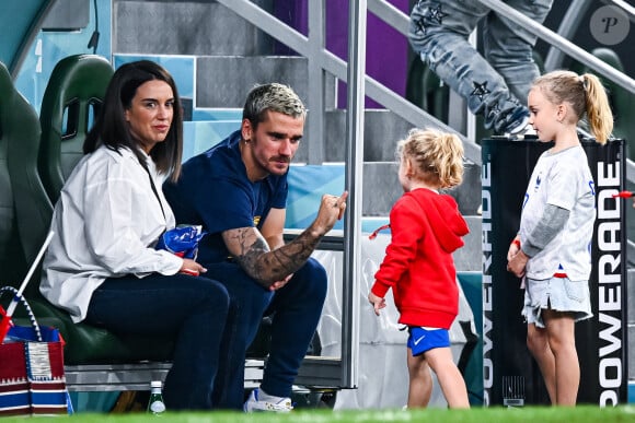 Antoine Griezmann (France) avec sa femme Erika Choperena et leurs enfants après le match du Groupe D de la Coupe du Monde de la FIFA, Qatar 2022 entre la Tunisie et la France au Stade Education City le 30 novembre 2022 à Doha, Qatar. (Photo par Baptiste Fernandez/Icon Sport/ABACAPRESS.COM)