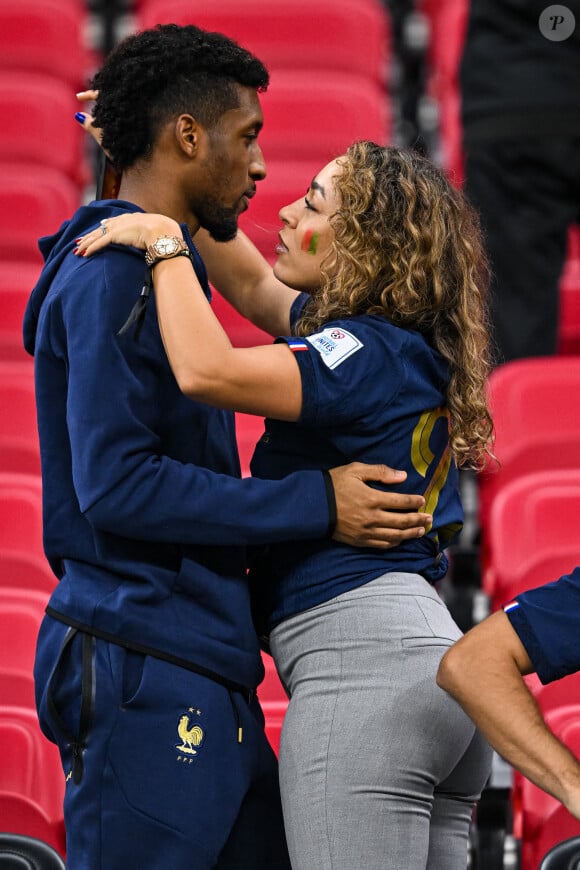 Kingsley Coman (France) et sa femme Sabrajna Duvad dans les tribunes après le match de demi-finale de la Coupe du Monde de la FIFA, Qatar 2022 entre la France et le Maroc au stade Al Bayt, le 14 décembre 2022 à Al Khor, au Qatar. (Photo par Baptiste Fernandez/Icon Sport/ABACAPRESS.COM)