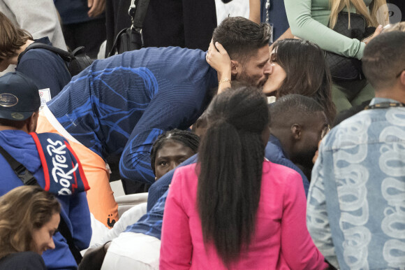 Olivier Giroud de France célèbre avec sa femme Jennifer Giroud et les membres de sa famille dans les tribunes après la victoire 2-0 lors du match de demi-finale de la Coupe du Monde de la FIFA, Qatar 2022 entre la France et le Maroc au stade Al Bayt, le 14 décembre 2022 à Al Khor, au Qatar. Photo par David Niviere/ABACAPRESS.COM