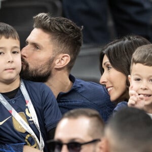 Olivier Giroud de France célèbre avec sa femme Jennifer Giroud et les membres de sa famille dans les tribunes après la victoire 2-0 lors du match de demi-finale de la Coupe du Monde de la FIFA, Qatar 2022 entre la France et le Maroc au stade Al Bayt, le 14 décembre 2022 à Al Khor, au Qatar. Photo par David Niviere/ABACAPRESS.COM