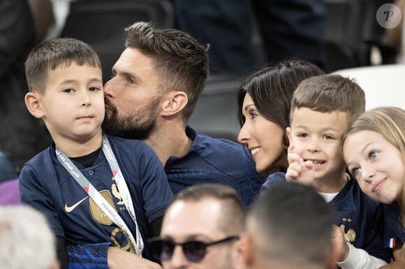 Olivier Giroud de France célèbre avec sa femme Jennifer Giroud et les membres de sa famille dans les tribunes après la victoire 2-0 lors du match de demi-finale de la Coupe du Monde de la FIFA, Qatar 2022 entre la France et le Maroc au stade Al Bayt, le 14 décembre 2022 à Al Khor, au Qatar. Photo par David Niviere/ABACAPRESS.COM