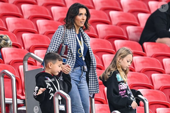 Jennifer Giroud, avec leur enfant dans les tribunes avant le match de quart de finale de la Coupe du Monde de la FIFA, Qatar 2022, entre l'Angleterre et la France au stade Al Bayt, le 10 décembre 2022 à Al Khor, au Qatar. Photo par Baptiste Fernandez/Icon Sport/ABACAPRESS.COM