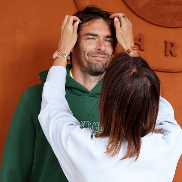 Car elle lui a dit qu'il pouvait "partir" s'il le souhaitait.
Camille Lacourt et sa compagne Alice Detollenaere - Célébrités au village des Internationaux de France de tennis de Roland Garros 2024 à Paris le 2 juin 2024. © Jacovides / Moreau / Bestimage 