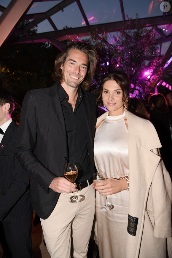 Exclusif - Camille Lacourt et sa compagne Alice Detollenaere - Hotel Peninsula poursuit son engagement dans la lutte contre le cancer du sein à l'occasion de la campagne annuelle mondiale Octobre Rose avec la soirée de gala au profit de l'association "Europa Donna France". Paris, le 29 septembre 2022 © Christophe Clovis-Rachid Bellak / Bestimage 