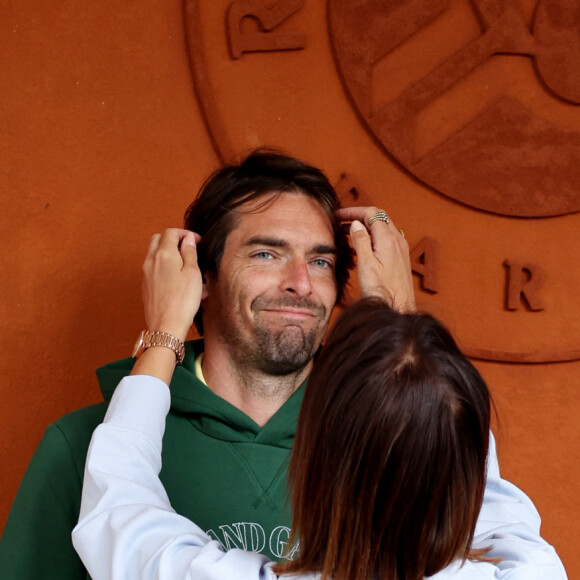 Camille Lacourt et sa compagne Alice Detollenaere - Célébrités au village des Internationaux de France de tennis de Roland Garros 2024 à Paris le 2 juin 2024. © Jacovides / Moreau / Bestimage 