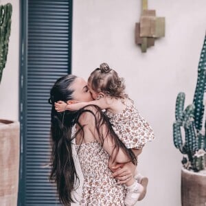 Capucine Anav avec sa fille Lola