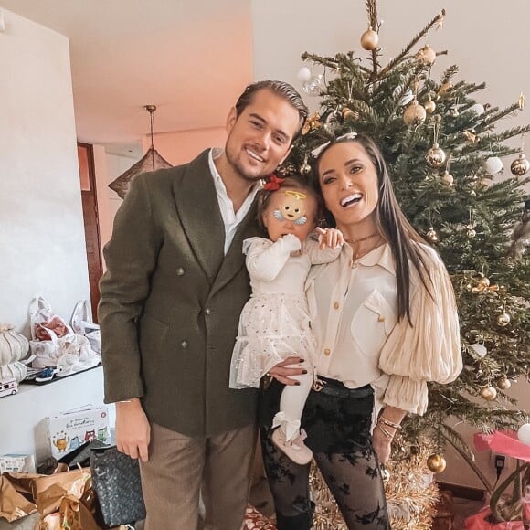 Capucine Anav et Victor avec leur fille Lola