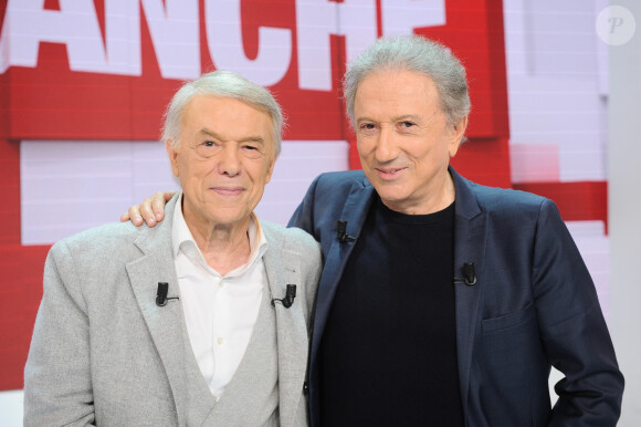 Il est de retour !
Exclusif - Salvatore Adamo et Michel Drucker - Enregistrement de l'émission "Vivement dimanche" au Studio Gabriel à Paris, présentée par M.Drucker sur France 3 © Guillaume Gaffiot / Bestimage 