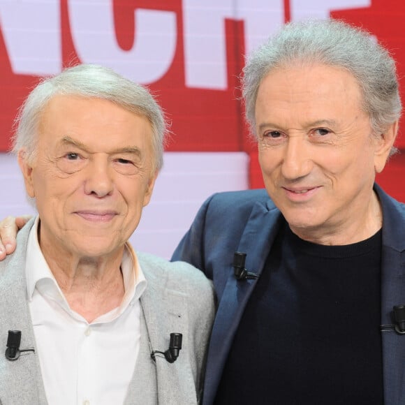 Il est de retour !
Exclusif - Salvatore Adamo et Michel Drucker - Enregistrement de l'émission "Vivement dimanche" au Studio Gabriel à Paris, présentée par M.Drucker sur France 3 © Guillaume Gaffiot / Bestimage 