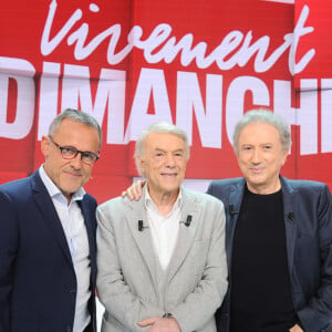 Michel Drucker sera aux commandes d'un nouveau numéro de Vivement dimanche
Exclusif - Emmanuel Chaunu, Salvatore Adamo et Michel Drucker - Enregistrement de l'émission "Vivement dimanche" au Studio Gabriel à Paris, présentée par M.Drucker et diffusée le 16 juin sur France 3 © Guillaume Gaffiot / Bestimage 