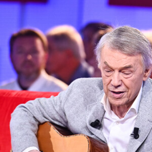 Exclusif - Salvatore Adamo - Enregistrement de l'émission "Vivement dimanche" au Studio Gabriel à Paris, présentée par M.Drucker et diffusée le 16 juin sur France 3 © Guillaume Gaffiot / Bestimage 