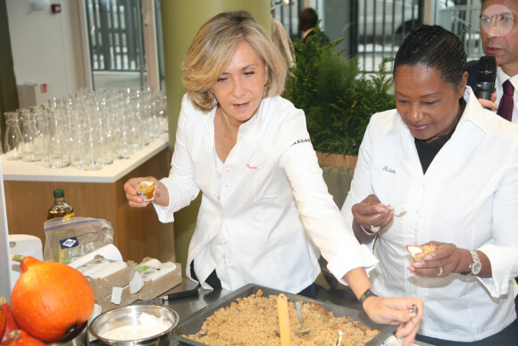 Exclusif - Valérie Pécresse, présidente du conseil régional d’Ile de France, Babette de Rozières, cheffe cuisinière, conseillère régionale d’Ile de France lors d'une animation à Saint Ouen dans le cadre de la semaine du goût avec des enfants défavorisés le 7 octobre 2019.  