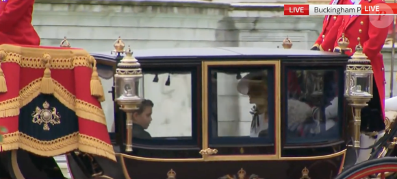 Elle portait une robe resserrée à la ceinture et un chapeau. 
Kate Middleton à "Trooping the Colour" le 15 juin 2024