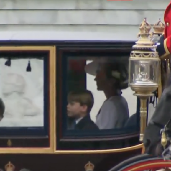 Elle était dans une calèche avec ses enfants George, Louis et Charlotte
Kate Middleton à "Trooping the Colour" le 15 juin 2024