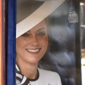 On l'attendait et elle était bien là
Catherine (Kate) Middleton, princesse de Galles - Les membres de la famille royale britannique lors de la parade Trooping the Color à Londres, Royaume Uni. © Julien Burton/Bestimage 