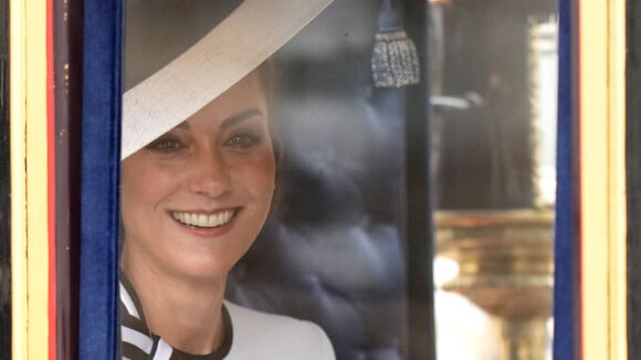 PHOTOS Kate Middleton sublime pour son retour : vêtue de blanc, la princesse souriante auprès de ses enfants