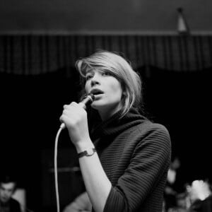 "Elle qui n'avait pas vraiment conscience de l'amour que les gens lui portaient...", a-t-il ajouté
La chanteuse Françoise Hardy. Photo par S&G Barratts/ABACAPRESS.COM