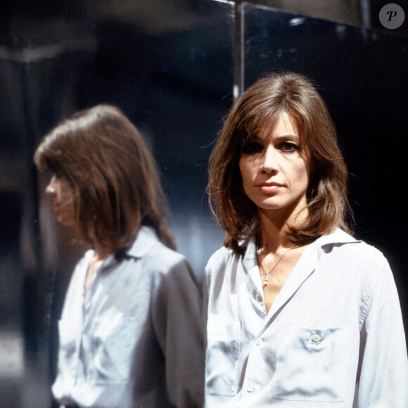 La chanteuse française Françoise Hardy à l'émission "Liedercircus", en Allemagne, dans les années 1970. Photo par Alamy/ABACAPRESS.COM