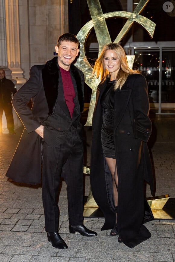 Niels Schneider et sa compagne Virginie Efira - Défilé Saint Laurent Homme Automne-Hiver 2023-2024 lors de la Fashion Week à Paris le 17 janvier 2022. © Olivier Borde/Bestimage 