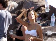 Alessandra Ambrosio : Quand elle se roule dans le sable en maillot de bain... c'est très hot !