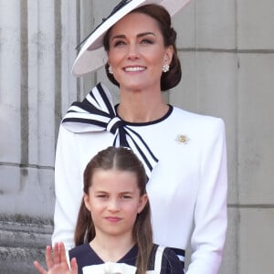 Catherine Kate Middleton, princesse de Galles, la princesse Charlotte - Les membres de la famille royale britannique au balcon du Palais de Buckingham lors de la parade militaire "Trooping the Colour" à Londres le 15 juin 2024 © Julien Burton / Bestimage 