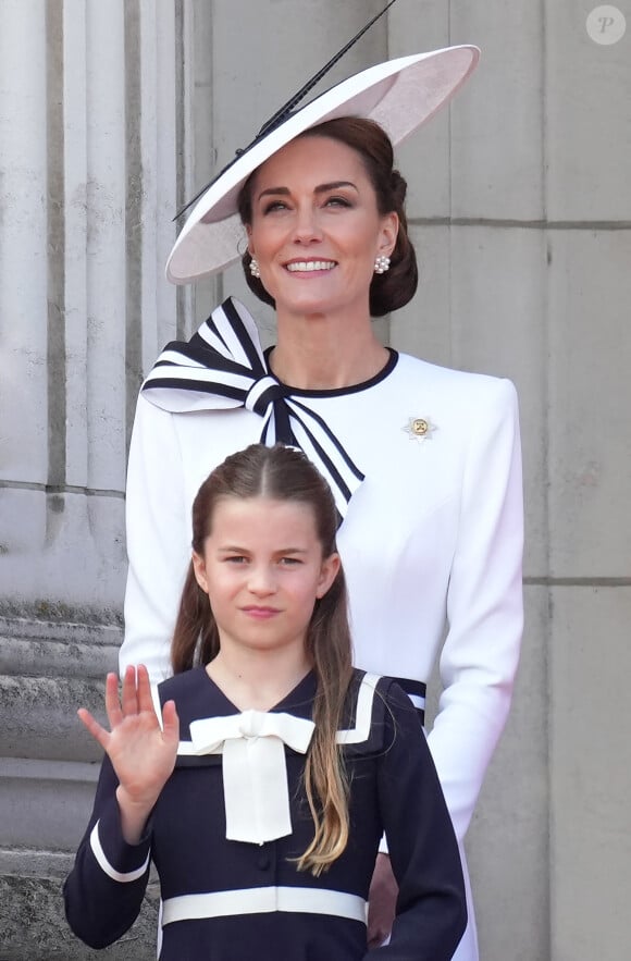 Catherine Kate Middleton, princesse de Galles, la princesse Charlotte - Les membres de la famille royale britannique au balcon du Palais de Buckingham lors de la parade militaire "Trooping the Colour" à Londres le 15 juin 2024 © Julien Burton / Bestimage 