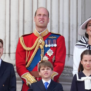 Le prince William, prince de Galles, Catherine Kate Middleton, princesse de Galles, le prince George, le prince Louis et la princesse Charlotte - Les membres de la famille royale britannique au balcon du Palais de Buckingham lors de la parade militaire "Trooping the Colour" à Londres le 15 juin 2024 © Julien Burton / Bestimage 