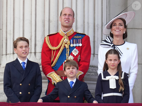 Le prince William, prince de Galles, Catherine Kate Middleton, princesse de Galles, le prince George, le prince Louis et la princesse Charlotte - Les membres de la famille royale britannique au balcon du Palais de Buckingham lors de la parade militaire "Trooping the Colour" à Londres le 15 juin 2024 © Julien Burton / Bestimage 