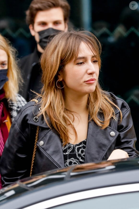 Izia Higelin à la sortie du défilé Chanel Haute-Couture 2022 au Grand Palais Ephémère dans le cadre de la Fashion Week de Paris, France, le 25 janvier 2022. © Veeren-Clovis/Bestimage 