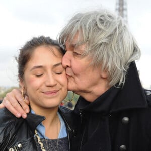 Izia Higelin a perdu son père Jacques il y a quelques années.
Jacques Higelin et sa fille Izïa manifestent au Trocadéro de Paris. @Ammar Abd Rabbo/ABACAPRESS.COM