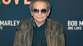 MAISON DE STARS Philippe Manoeuvre vit dans une fermette située dans une ville à la particularité rare