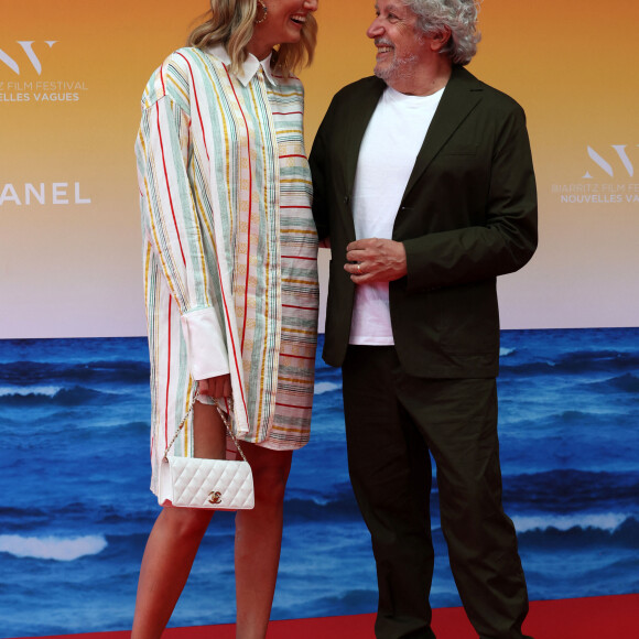 Le couple était présent à la cérémonie d'ouverture du Biarritz Film Festival.
Alain Chabat et sa compagne Tiara Comte - Cérémonie d'ouverture du Biarritz Film Festival - Nouvelles Vagues 2024 au théâtre de la Gare du midi à Biarritz le 18 juin 2024. © Jean-Marc Lhomer/Bestimage