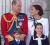 En revanche, sa complicité avec le prince William était claire. 
Le prince Louis, la princesse Charlotte, le prince William, prince de Galles, Catherine Kate Middleton, princesse de Galles - Les membres de la famille royale britannique au balcon du Palais de Buckingham lors de la parade militaire "Trooping the Colour" à Londres le 15 juin 2024 © Julien Burton / Bestimage 