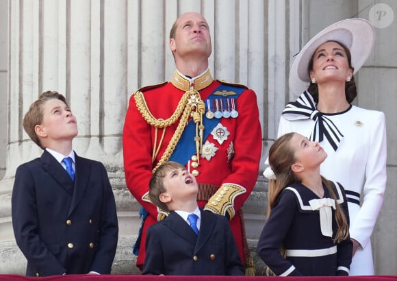 Le prince William, prince de Galles, Catherine Kate Middleton, princesse de Galles, le prince George, le prince Louis et la princesse Charlotte - Les membres de la famille royale britannique au balcon du Palais de Buckingham lors de la parade militaire "Trooping the Colour" à Londres le 15 juin 2024 © Julien Burton / Bestimage 