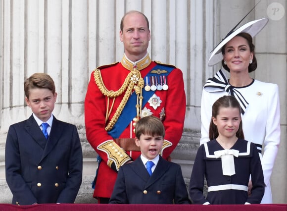 Le prince William, prince de Galles, Catherine Kate Middleton, princesse de Galles, le prince George, le prince Louis et la princesse Charlotte - Les membres de la famille royale britannique au balcon du Palais de Buckingham lors de la parade militaire "Trooping the Colour" à Londres le 15 juin 2024 © Julien Burton / Bestimage 