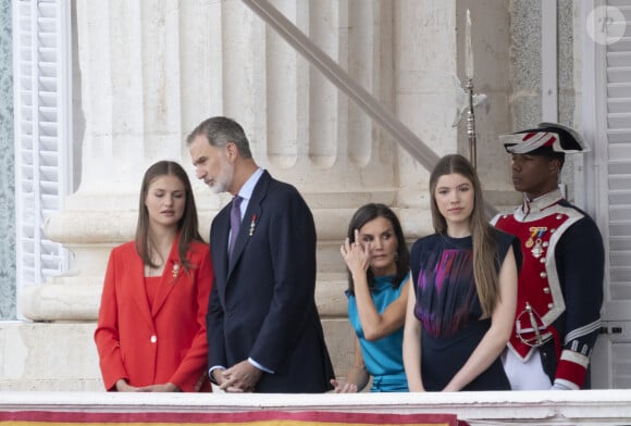 La princesse Leonor, Le roi Felipe VI et la reine Letizia d'Espagne, L'infante Sofia d'Espagne - La famille royale espagnole assiste à la relève de la Garde, à l'occasion du 10ème anniversaire du couronnement du roi d'Espagne au palais royal à Madrid, le 19 juin 2024. © Lalo Yasky / Bestimage 