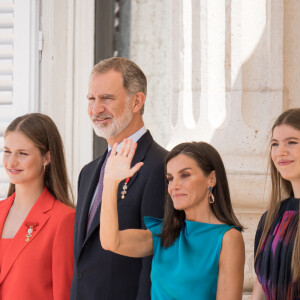 La princesse Leonor, Le roi Felipe VI d'Espagne, La reine Letizia d'Espagne, L'infante Sofia d'Espagne - La famille royale espagnole lors de la remise des décorations à l'occasion du 10ème anniversaire du règne du roi d'Espagne, au Palais Royal à Madrid, le 19 juin 2024. © EuropaPress / Bestimage 