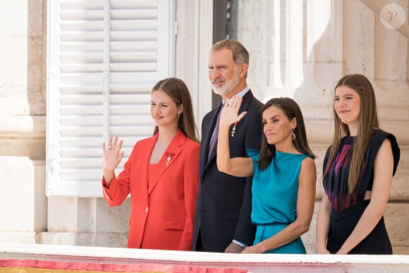 La princesse Leonor, Le roi Felipe VI d'Espagne, La reine Letizia d'Espagne, L'infante Sofia d'Espagne - La famille royale espagnole lors de la remise des décorations à l'occasion du 10ème anniversaire du règne du roi d'Espagne, au Palais Royal à Madrid, le 19 juin 2024. © EuropaPress / Bestimage 