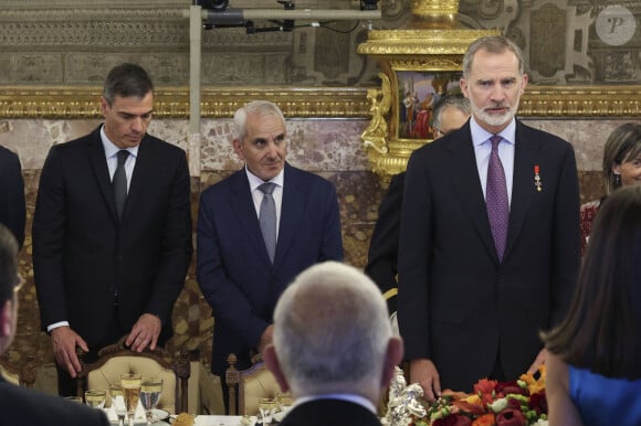 Pedro Sanchez, Le roi Felipe VI d'Espagne - La famille royale espagnole lors de la remise des décorations à l'occasion du 10ème anniversaire du règne du roi d'Espagne, au Palais Royal à Madrid, le 19 juin 2024. © EuropaPress / Bestimage 