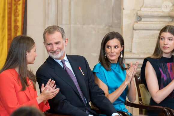 La princesse Leonor, Le roi Felipe VI et la reine Letizia d'Espagne, L'infante Sofia d'Espagne - La famille royale espagnole lors de la remise des décorations à l'occasion du 10ème anniversaire du règne du roi d'Espagne, au Palais Royal à Madrid, le 19 juin 2024. © Efe / EuropaPress / Bestimage 