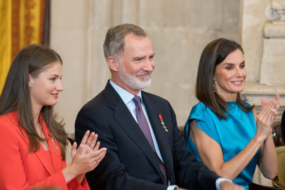 La princesse Leonor, Le roi Felipe VI et la reine Letizia d'Espagne, - La famille royale espagnole lors de la remise des décorations à l'occasion du 10ème anniversaire du règne du roi d'Espagne, au Palais Royal à Madrid, le 19 juin 2024. © Efe / EuropaPress / Bestimage 