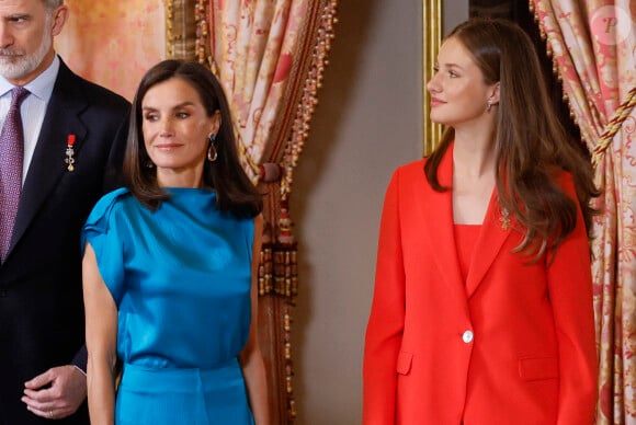 La reine Letizia d'Espagne, La princesse Leonor - La famille royale espagnole lors de la remise des décorations à l'occasion du 10ème anniversaire du règne du roi d'Espagne, au Palais Royal à Madrid, le 19 juin 2024. © Efe / EuropaPress / Bestimage 