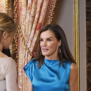 Begona Gomez, la femme du Premier ministre P.Sanchez, Le roi Felipe VI et la reine Letizia d'Espagne, - La famille royale espagnole lors de la remise des décorations à l'occasion du 10ème anniversaire du règne du roi d'Espagne, au Palais Royal à Madrid, le 19 juin 2024.  © Efe / EuropaPress / Bestimage 