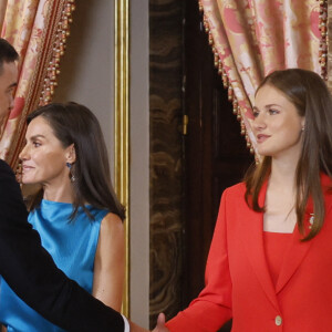 Le roi Felipe VI d'Espagne, La reine Letizia d'Espagne, Pedro Sanchez, Premier ministre, La princesse Leonor - La famille royale espagnole lors de la remise des décorations à l'occasion du 10ème anniversaire du règne du roi d'Espagne, au Palais Royal à Madrid, le 19 juin 2024. © Efe / EuropaPress / Bestimage 