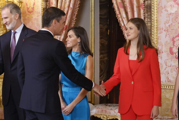 Le roi Felipe VI d'Espagne, La reine Letizia d'Espagne, Pedro Sanchez, Premier ministre, La princesse Leonor - La famille royale espagnole lors de la remise des décorations à l'occasion du 10ème anniversaire du règne du roi d'Espagne, au Palais Royal à Madrid, le 19 juin 2024. © Efe / EuropaPress / Bestimage 