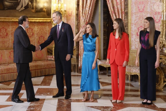 Mariano Rajoy, ancien Premier ministre, Le roi Felipe VI et la reine Letizia d'Espagne, La princesse Leonor, L'infante Sofia d'Espagne - La famille royale espagnole lors de la remise des décorations à l'occasion du 10ème anniversaire du règne du roi d'Espagne, au Palais Royal à Madrid, le 19 juin 2024. © Efe / EuropaPress / Bestimage 